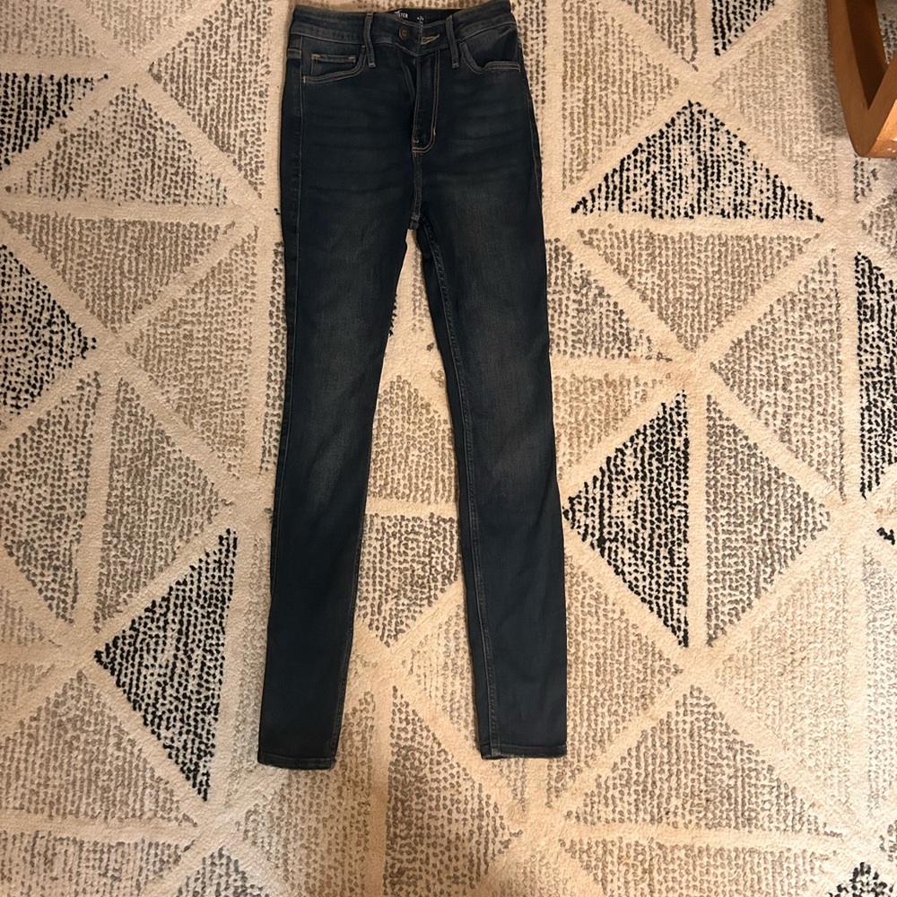 HOLLISTER:Ultra High Rise Super Skinny